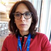 insegnante aiuto compiti bambini scuola elementare e scuole medie